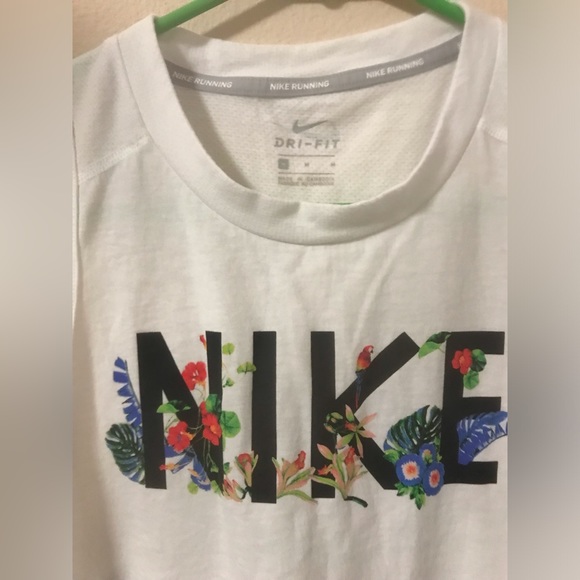 New NIKE Tank Tops Women - Picture 3 of 6